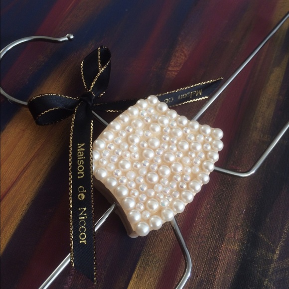 Luxury Pearl Hanger