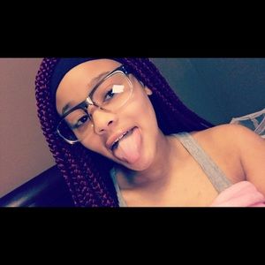 Meet your Posher, Nikiria