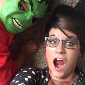 Meet your Posher, Leslie