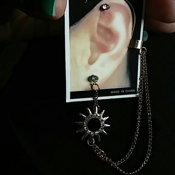 Earring - Picture 3 of 3