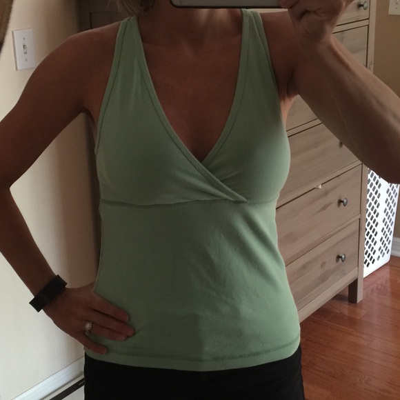 Lululemon workout top (mint green)