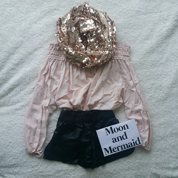 H&M Tops - NEVER WORN Blush Pink Off Shoulder Boho Top