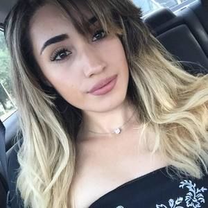 Meet your Posher, Mia