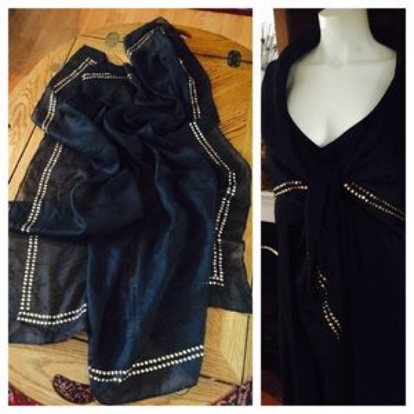 BLACK SCARF WITH STUD DETAIL