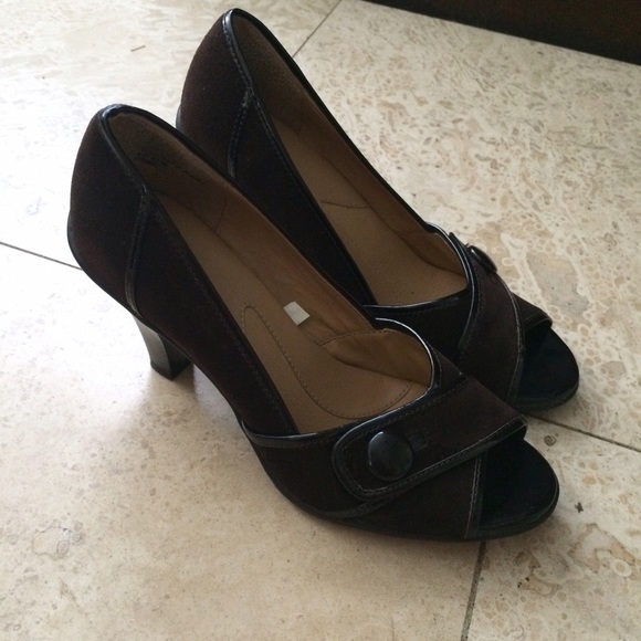 Peep toe pumps