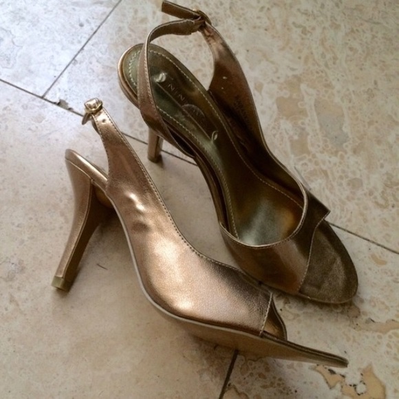 Bronze sling-back heels - Picture 2 of 3