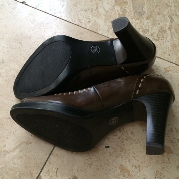 Brown peep toe pumps - Picture 3 of 3