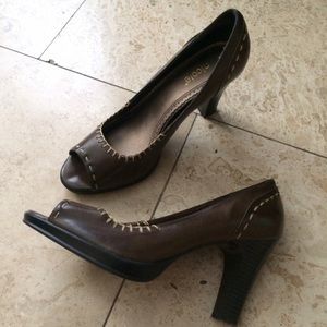 Brown peep toe pumps
