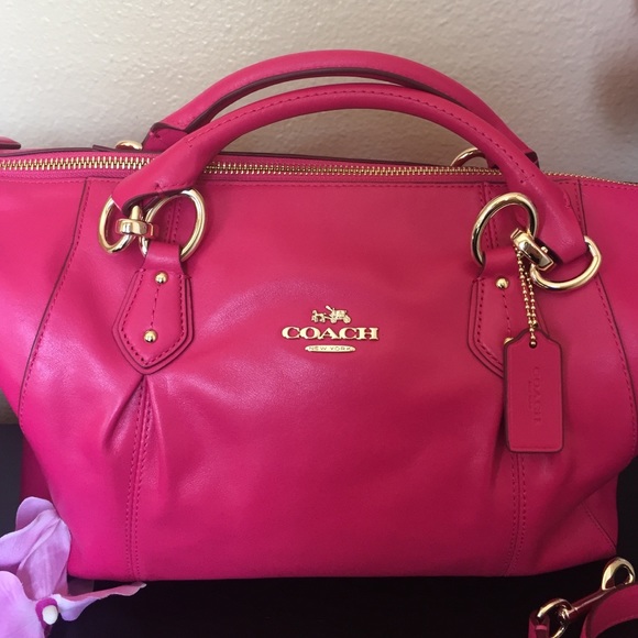 🎉SALE🎉🎉BNWT Coach Fuchsia Handbag! - Picture 2 of 4