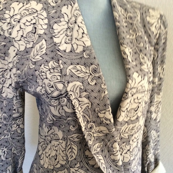 SOLD !!!! Ann Taylor Blazer jacket - Picture 3 of 4