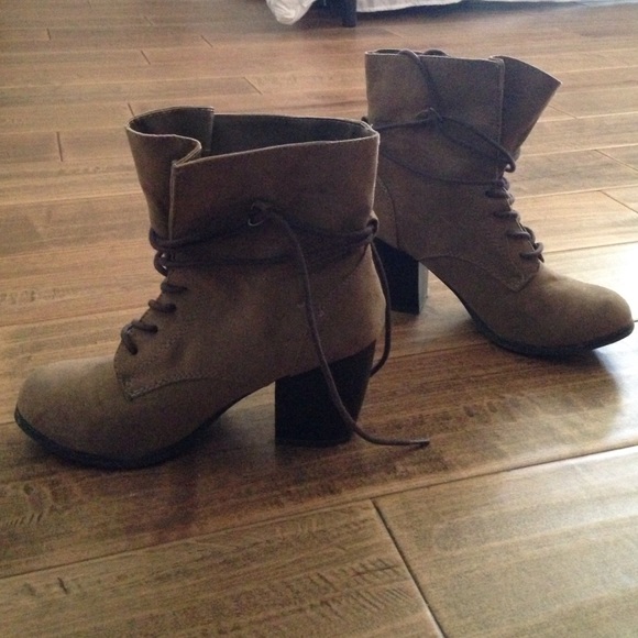 Shoes - Picture 2 of 3