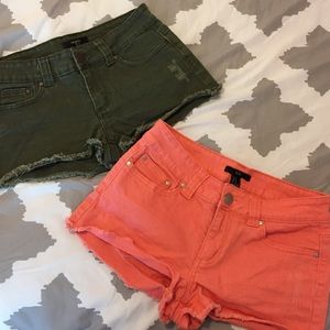 TWO PAIRS OF FOREVER 21 SHORTS ARMY GREEN & CORAL