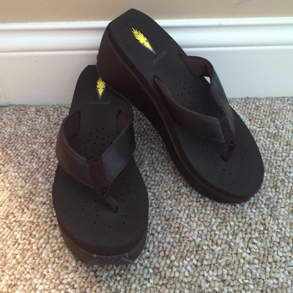 NWT Brown Volatile flip flop wedges