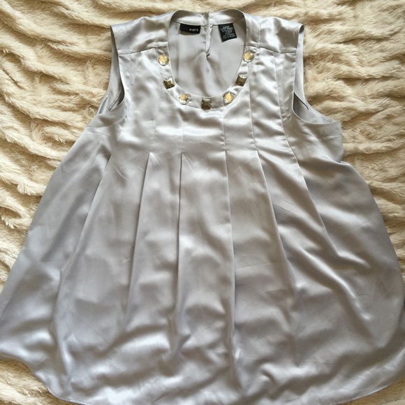 PRICE DROP 💖🙀 Embellished top