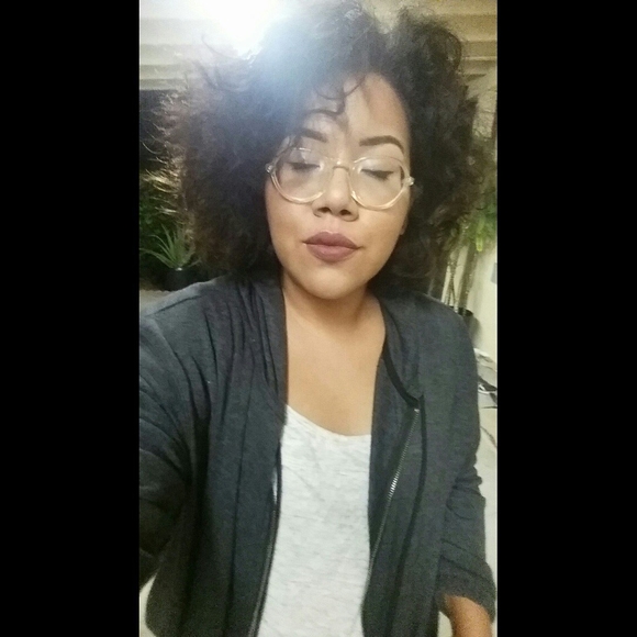 Meet your Posher, Miriam - Picture 1 of 1