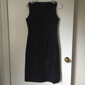 TAHARI boatneck sleeveless black dress