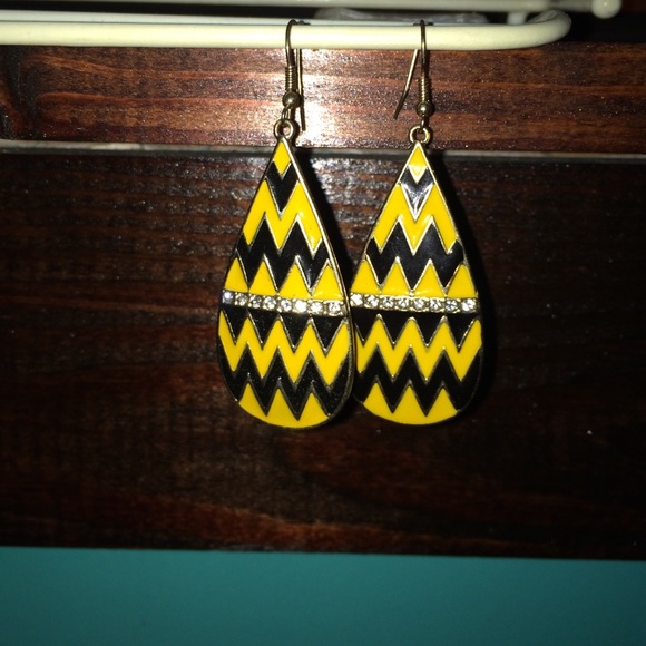 Earrings - Picture 1 of 1