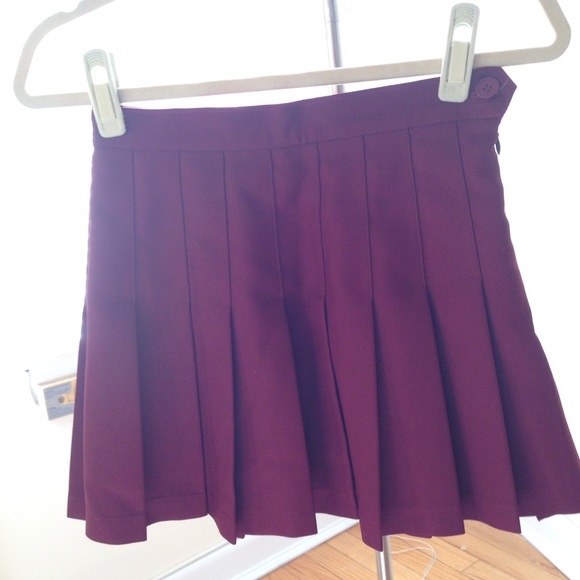 American Apparel Tennis Skirt in Maroon