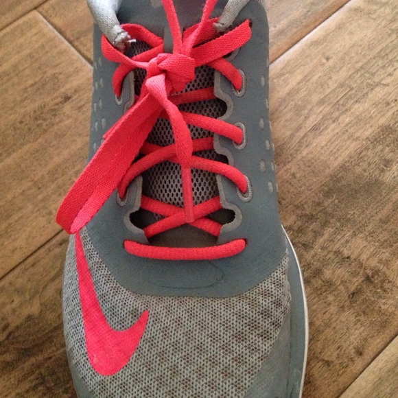 Nike shoes - Picture 2 of 4