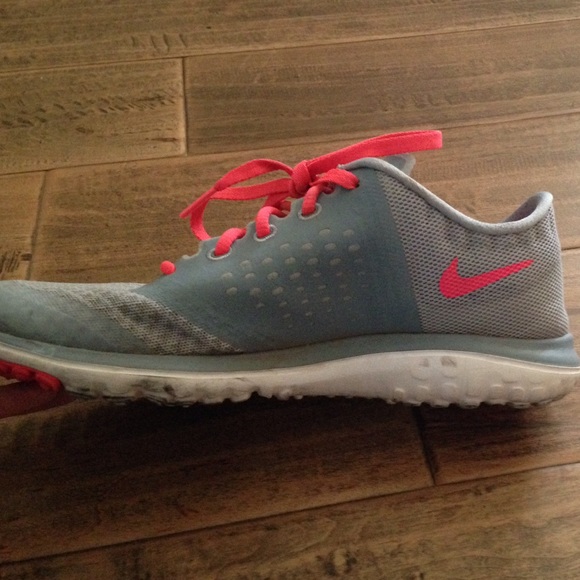 Nike shoes - Picture 3 of 4