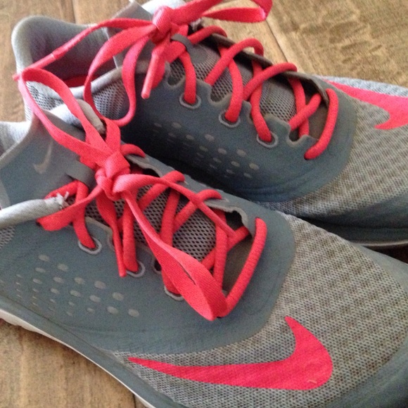 Nike shoes - Picture 4 of 4