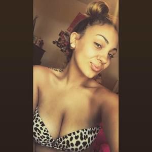 Meet your Posher, Danielle