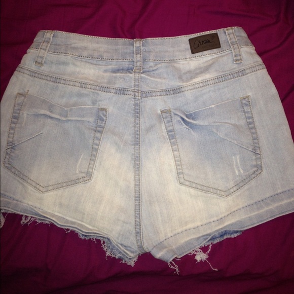 Shorts - Picture 2 of 3