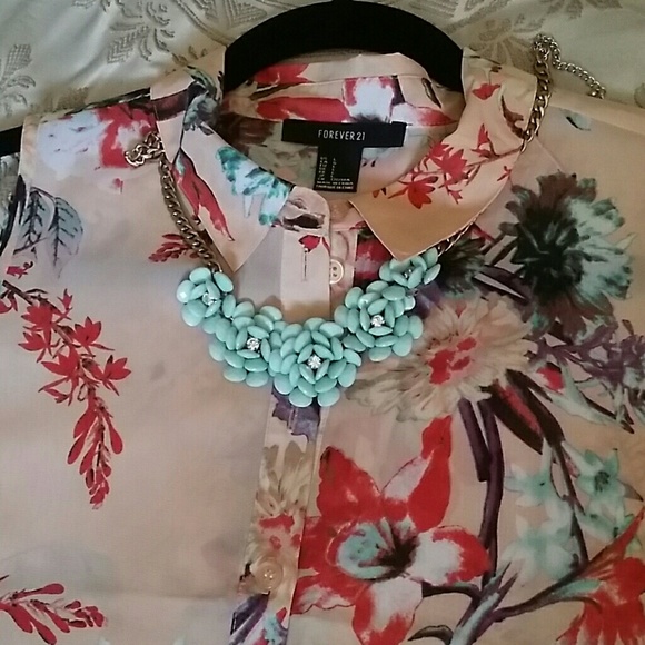 Cute floral sleeveless blouse - Picture 2 of 3