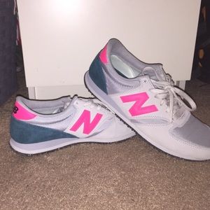 *******SOLD******New Balance 420 sneakers