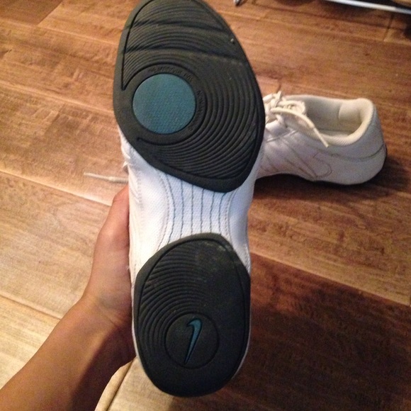 Shoes - Picture 3 of 4