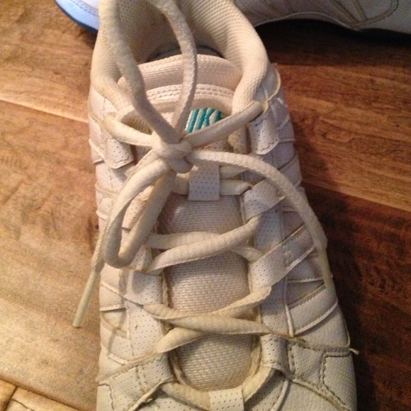 Shoes - Picture 4 of 4