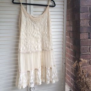 // Lace Flapper-Style Dress //