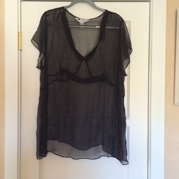 ๐๐HP 9/13๐๐Sheer black blouse - Picture 2 of 2
