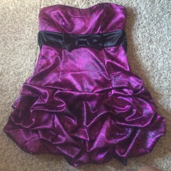 Formal Dress - Picture 1 of 3