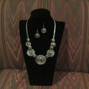 SALE!!! 50% OFF Pre-owned  necklace set now $5.00