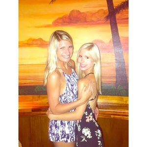 Meet your posher, Ari! 🌴🌊😋