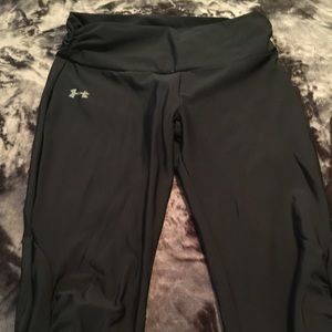 Large women's under Armour compression capris