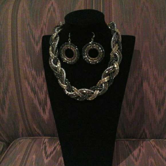 SALE SALE!!! 50% OFF Necklace set now $6.00