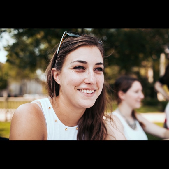 Meet your Posher, Danielle - Picture 1 of 1