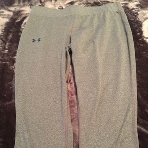 Medium women's heat gear capris