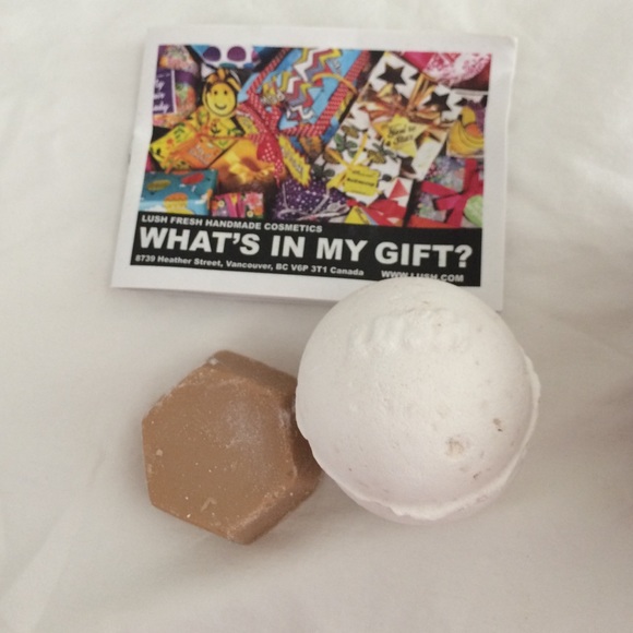 Lush Gift Set - Picture 2 of 3