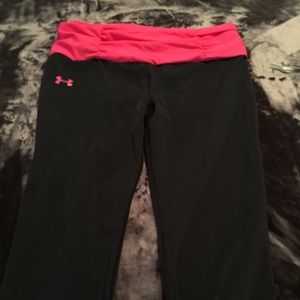 Large women's Under Armour compression capris