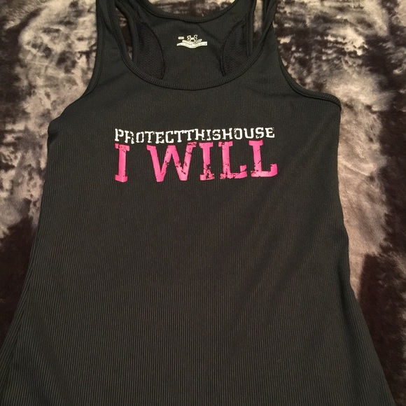 Small women's Under Armour tank