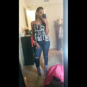 Meet your Posher, Enyeli