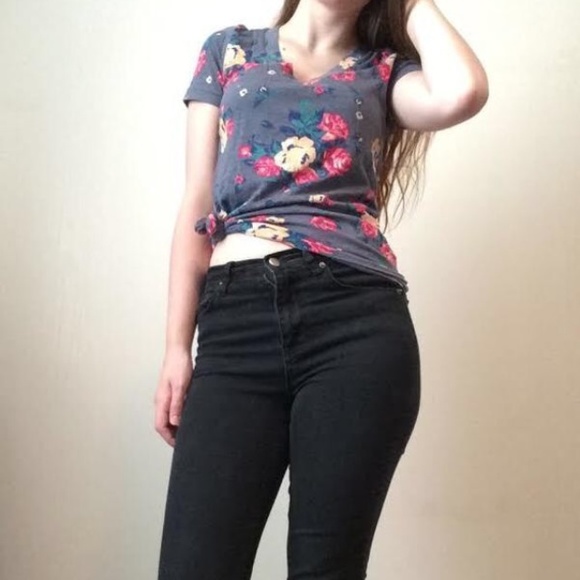 Basic Floral V-Neck tee