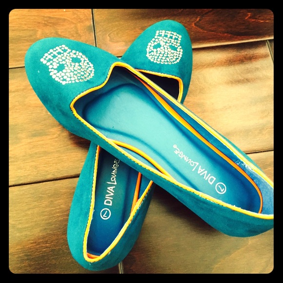 Teal Skull Flat