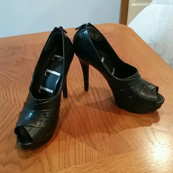 Shoes - Picture 3 of 3