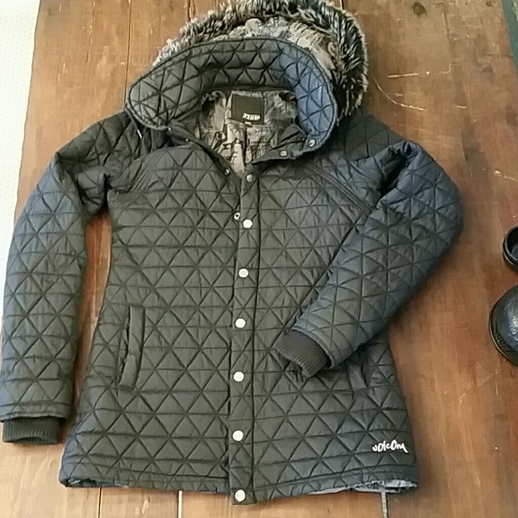 Closing 9/16🐠Volcom jacket!