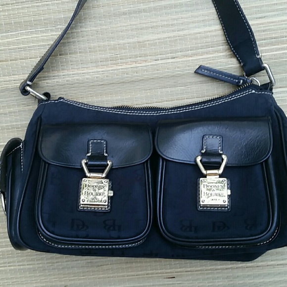 Dooney&Bourke Small Handbag. BLK w/Gold hardware - Picture 2 of 4