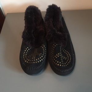 Lucky Brand Peace Sign Slippers